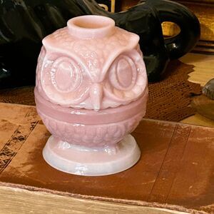 Wilkerson Glass Pink Slag Owl Fairy Lamp – Satin Art Glass Two-Piece Fairy Light